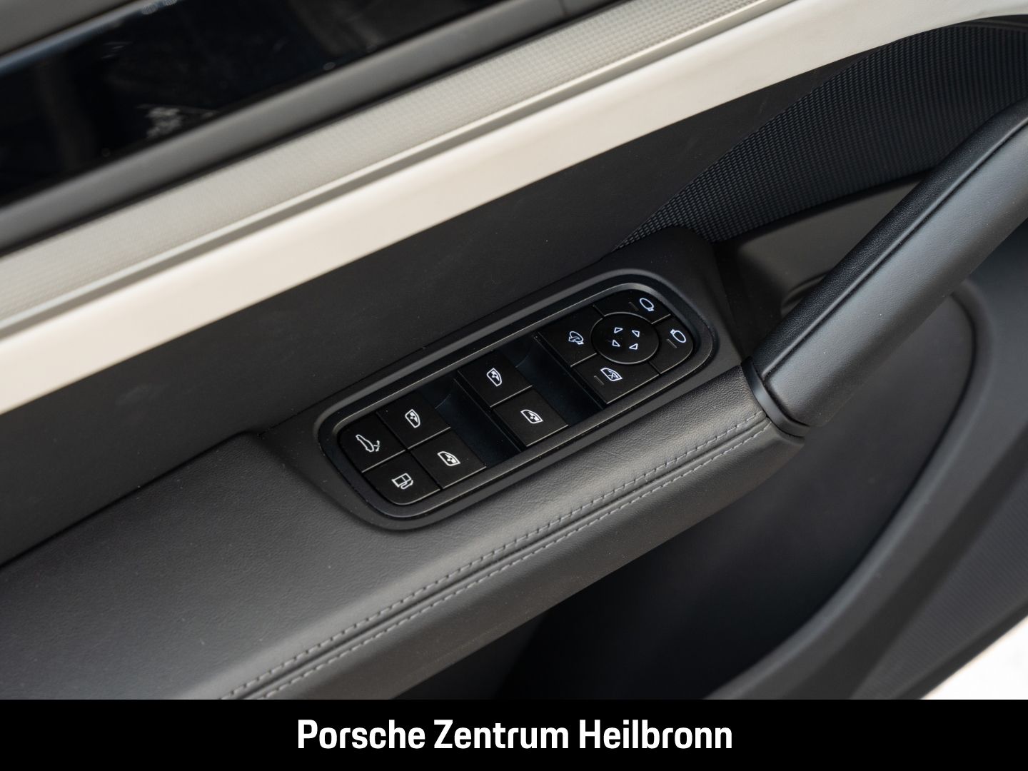 Porsche Cayenne E-Hybrid Coupe Panorama Surround-View