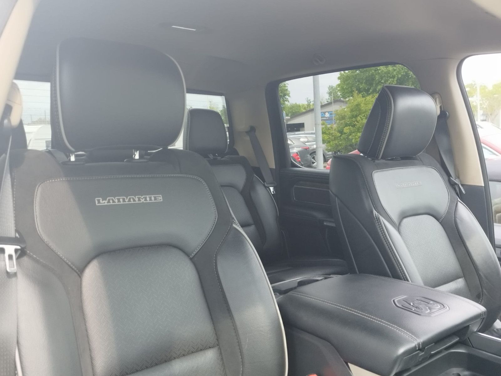 Dodge RAM 1500 Laramie Crew Cab 4x4  Kamera Leder LED