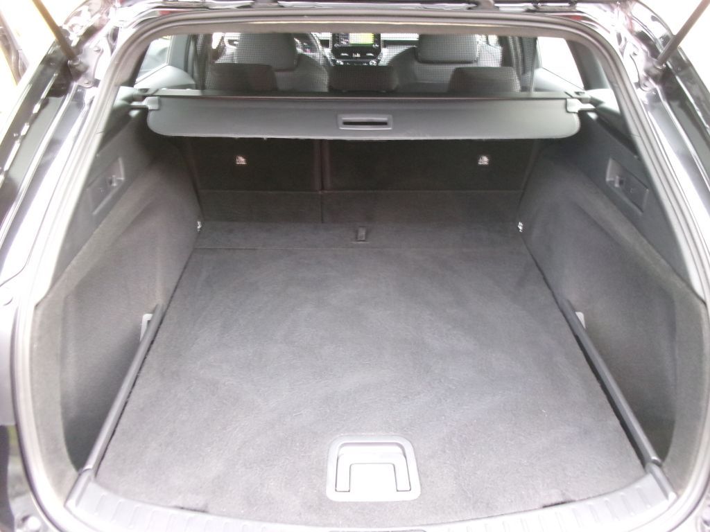 Toyota Corolla 1.8 Hybrid TS Comfort - Samsaru's Car Outlet