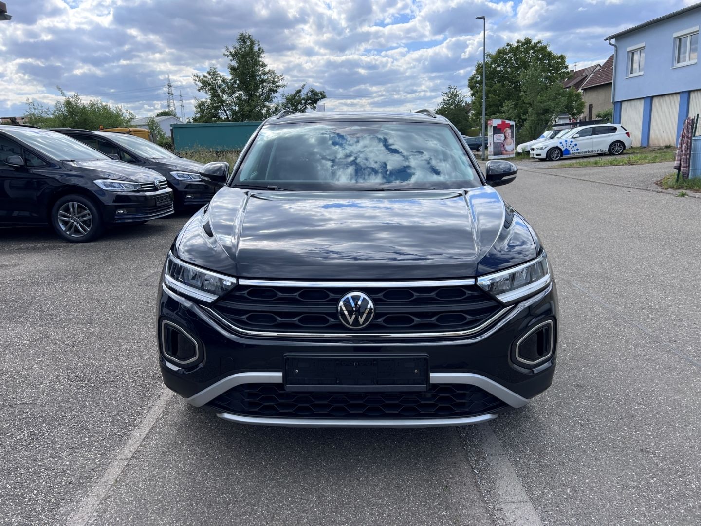 Volkswagen T-Roc 1.0TSI Life - Samsaru's Car Outlet