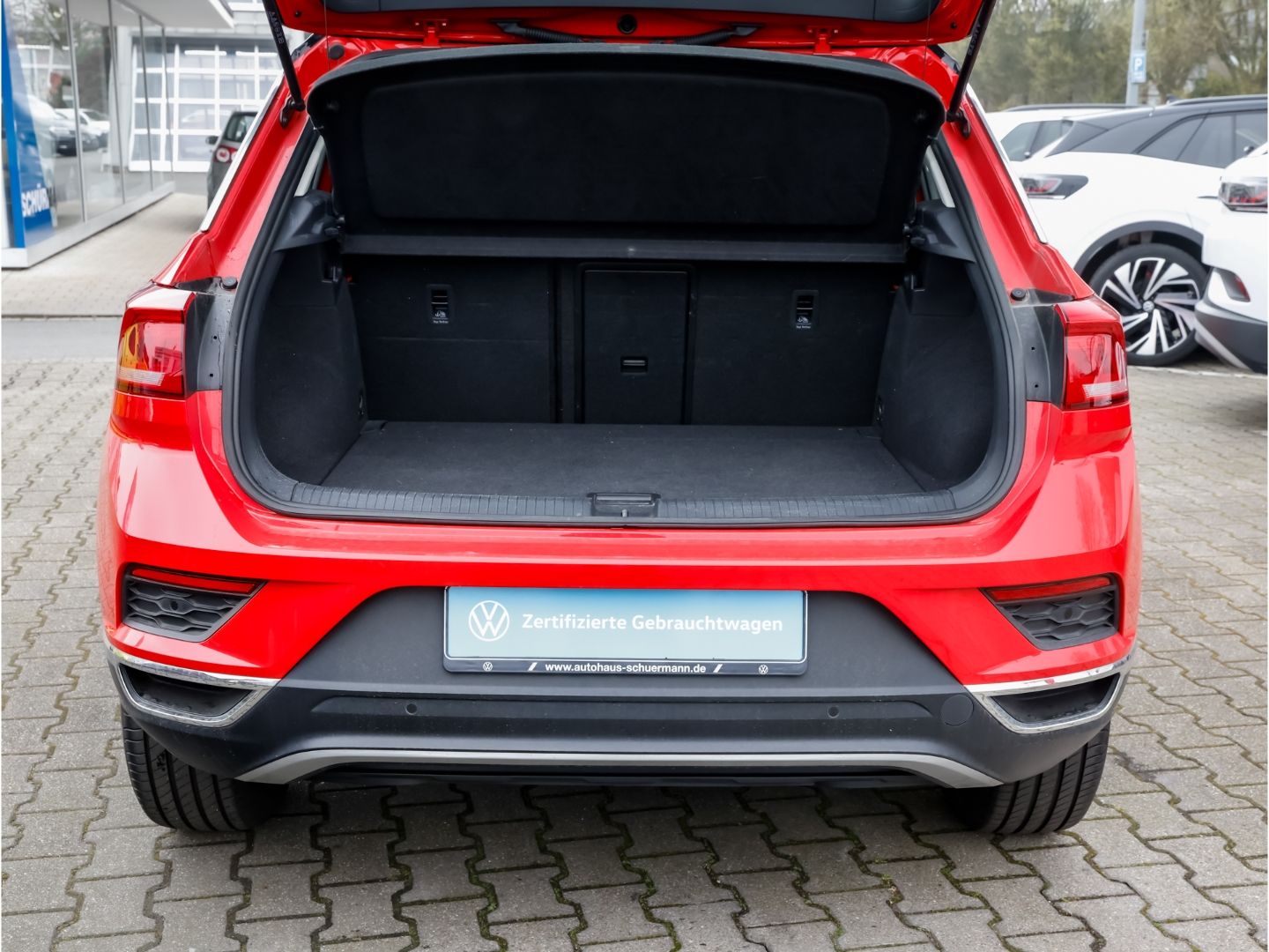 Volkswagen T-Roc STYLE 2.0 TDI DSG - Samsaru's Car Outlet