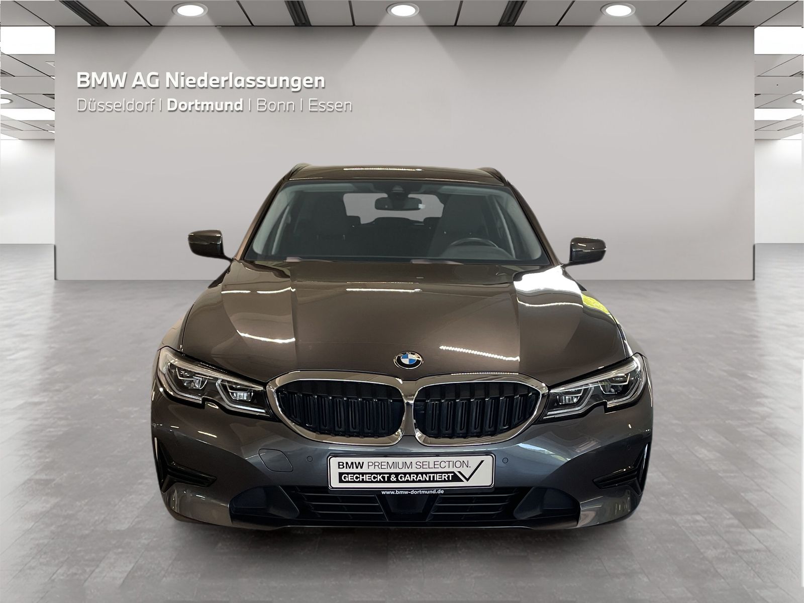 BMW 320i Touring - Samsaru's Car Outlet
