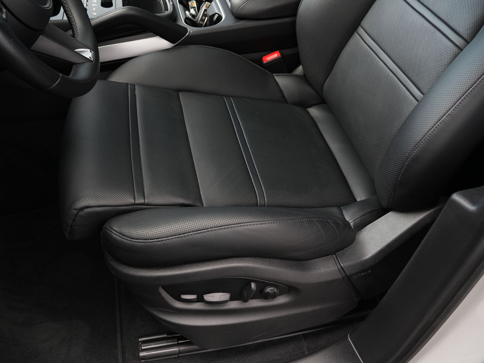 Porsche E-Hybrid Coupé SPORTDESIGNPAKET-ACC-MASSAGE-VOLL