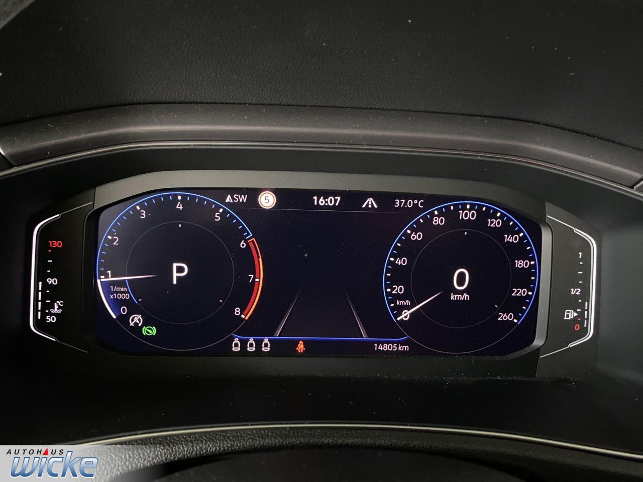 Volkswagen T-Roc 1.5 TSI DSG Sport - Samsaru's Car Outlet