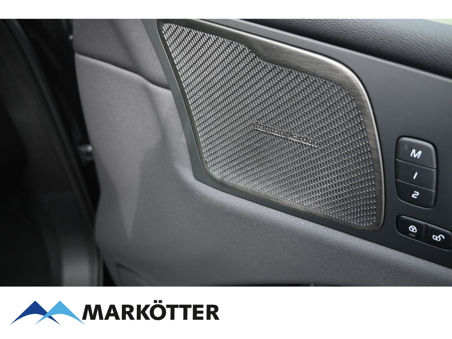 Volvo XC60 T6 AWD Plus Bright Recharge Plug-In Hybrid - Samsaru's Car Outlet
