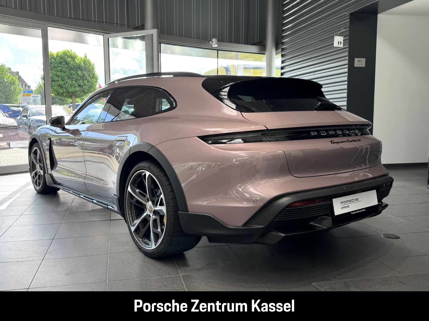 Porsche Taycan Turbo S Cross Turismo