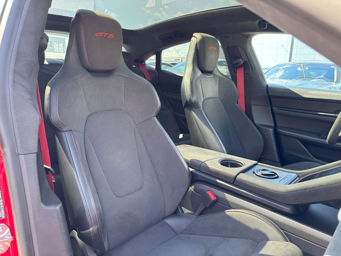 Porsche Taycan GTS | Panoramadach mit Sunshine Control |
