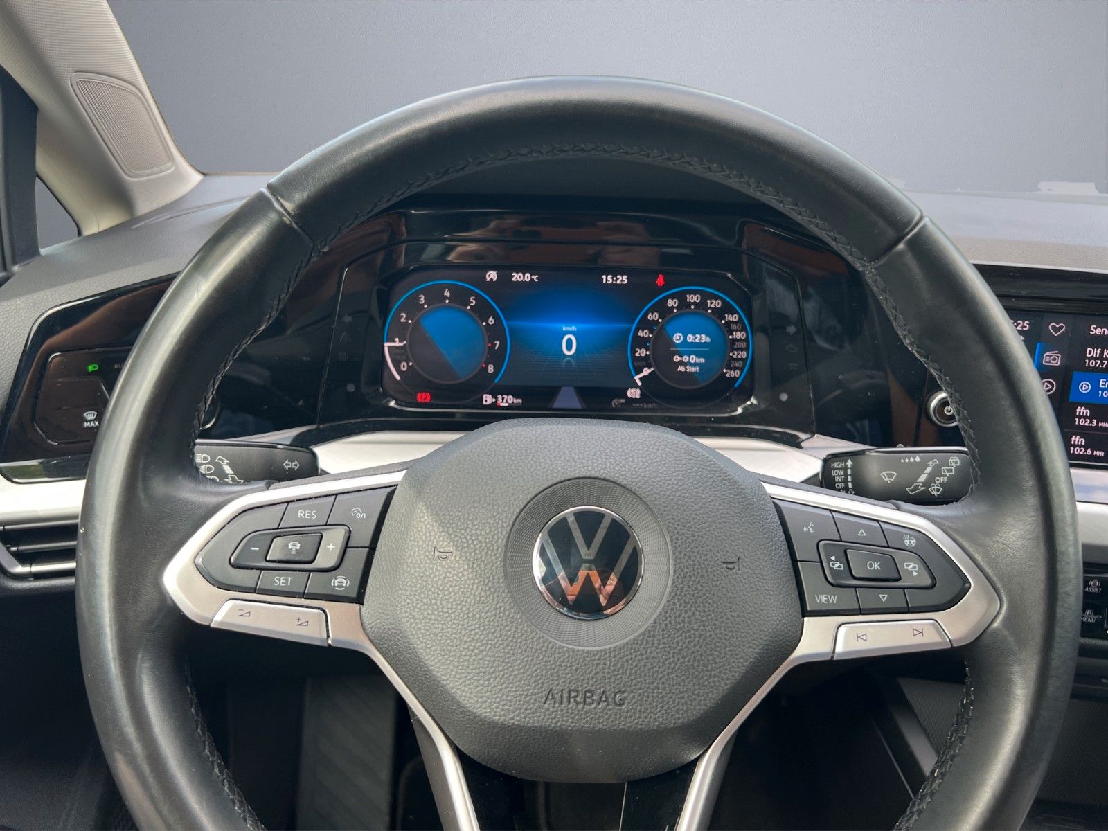 Volkswagen Golf VIII Life 1.5 TSI - Samsaru's Car Outlet