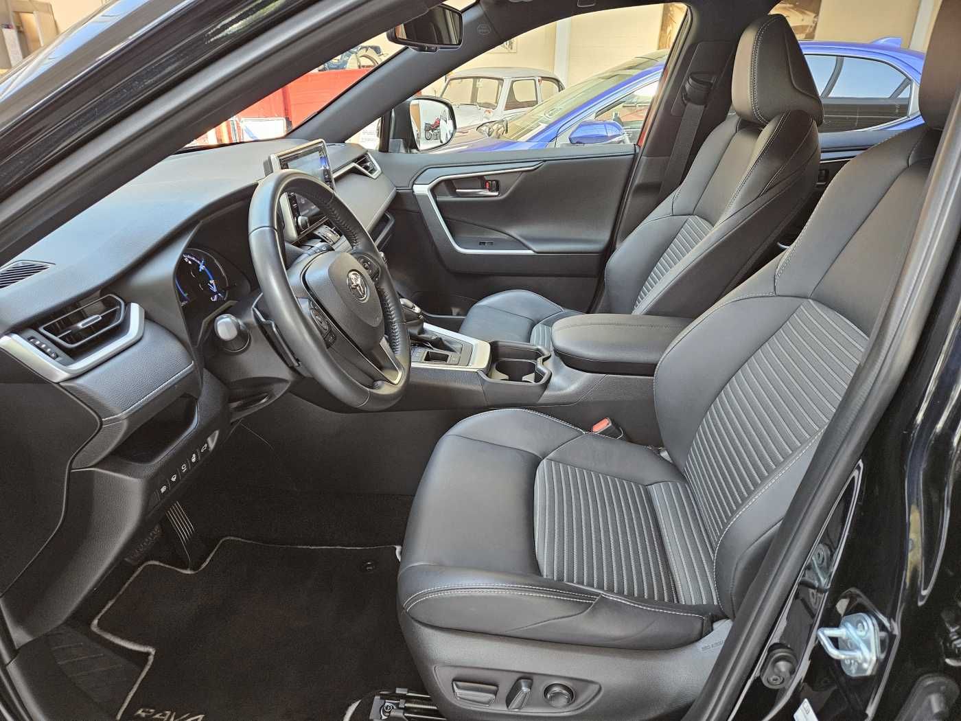 Toyota RAV4 Hybrid Style Black - Samsaru's Car Outlet