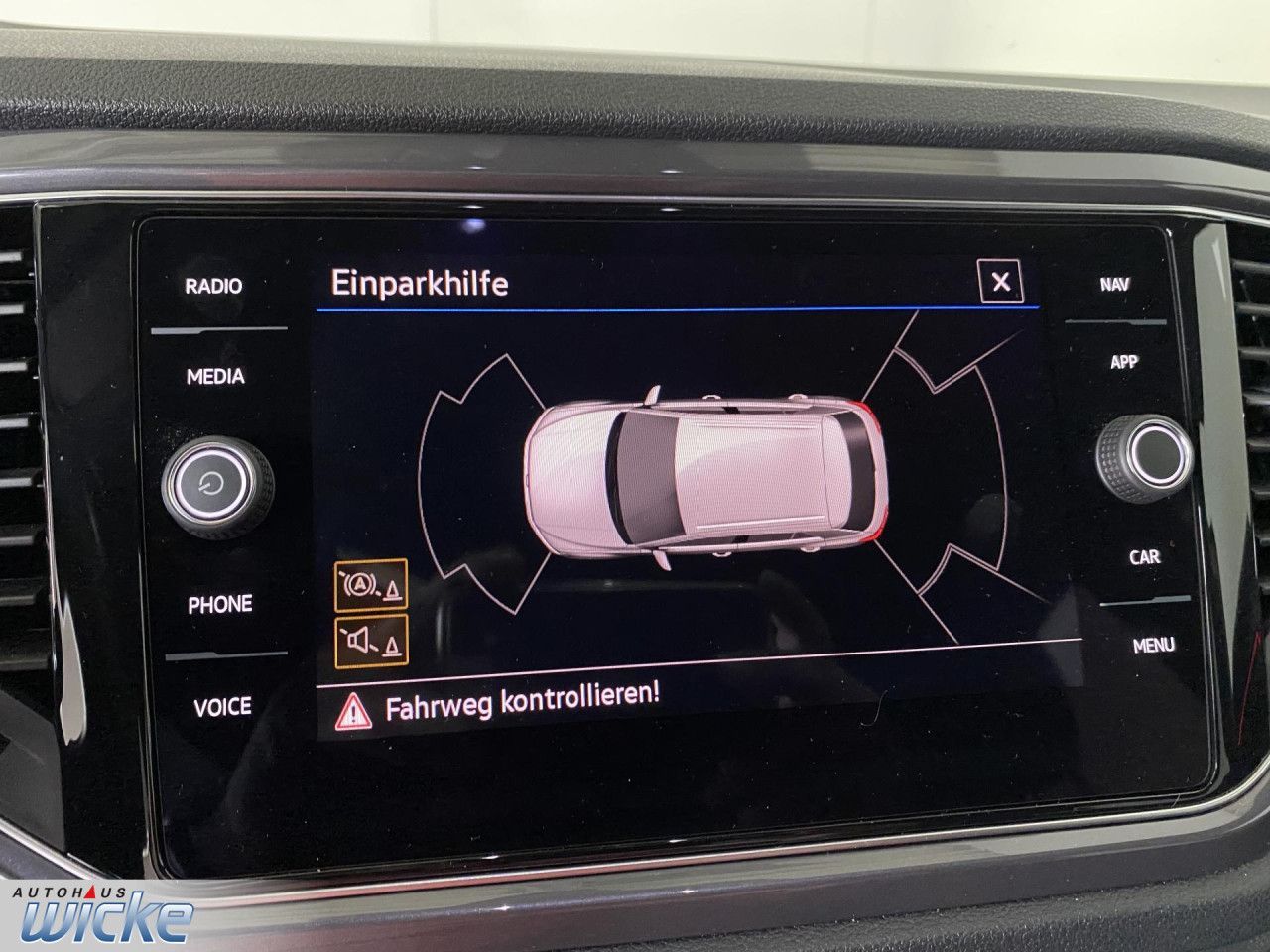 Volkswagen T-Roc 1.5 TSI DSG Sport - Samsaru's Car Outlet