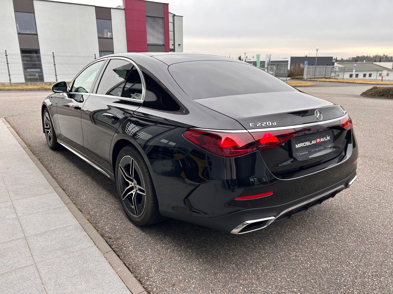 Mercedes-Benz E 220d 4Matic AMG - Samsaru's Car Outlet