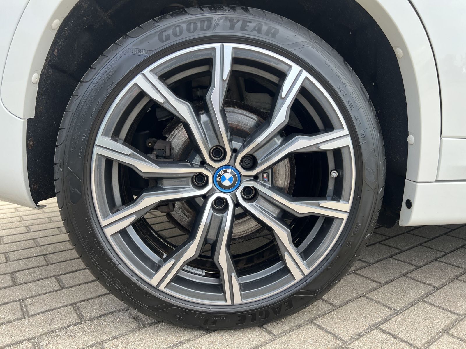 BMW X1 xDrive25e M Sportpaket - Samsaru's Car Outlet