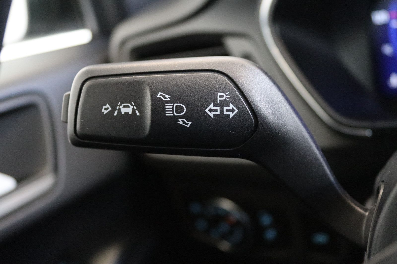Ford Focus Turn. Aut. Titanium X *LED*NAV*RFK*Winterp