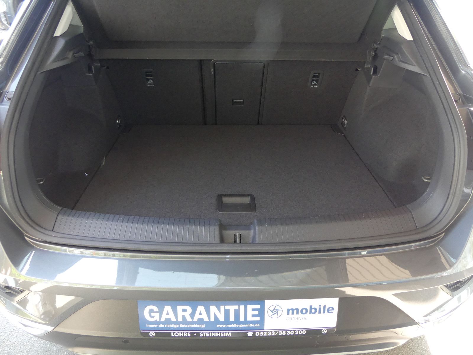 Volkswagen T-Roc 1.5 TSI Active - Samsaru's Car Outlet