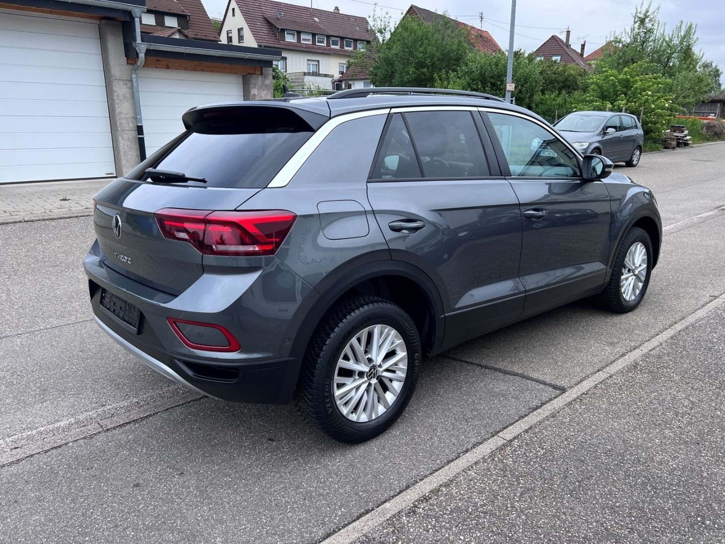 Volkswagen T-Roc 1.0TSI Life - Samsaru's Car Outlet