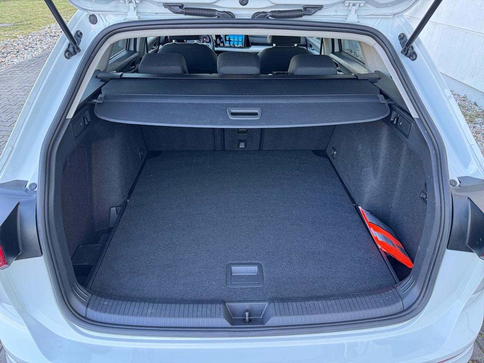 Volkswagen Golf VIII Variant 2.0 TDI - Samsaru's Car Outlet