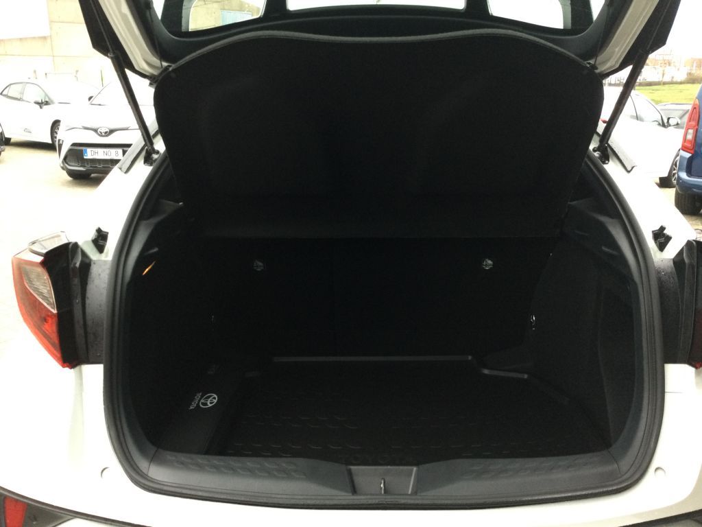 Toyota C-HR Hybrid Business-Edition - Samsaru's Car Outlet