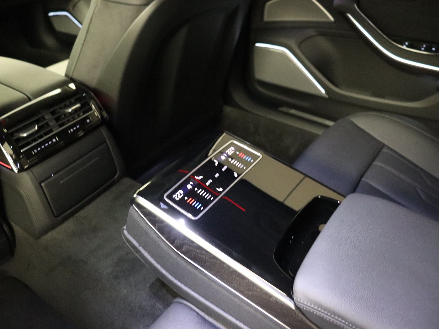 Audi A8 lang 60 TFSI e quattro - Samsaru's Car Outlet