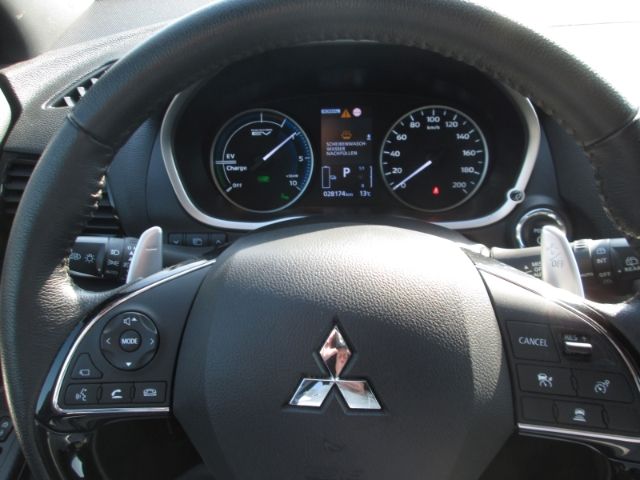 Mitsubishi Eclipse Cross Plus Select Black Hybrid 4WD 2.4 P