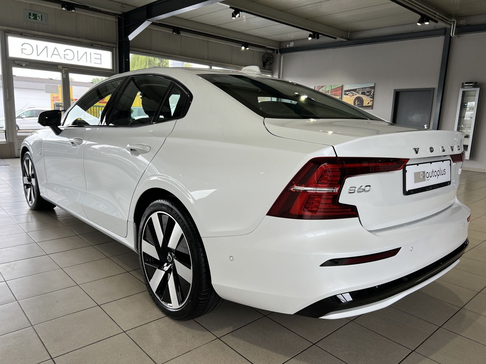 Volvo S60 T8 Ultimate Dark Recharge AWD B&W Massage