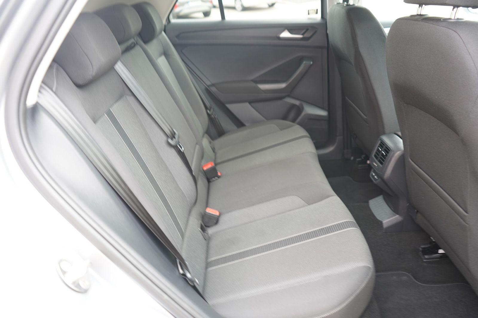 Volkswagen T-Roc 1.0 TSI Life - Samsaru's Car Outlet