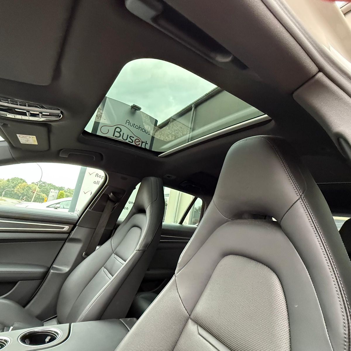 Porsche Panamera Sport Turismo 4 E-Hybrid Platinum Editi