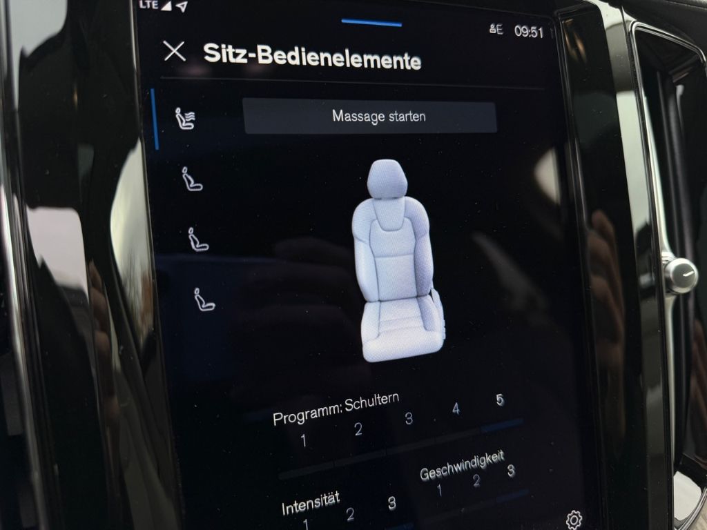 Volvo XC60 Ultimate Bright Recharge Plug-In Hybrid T8