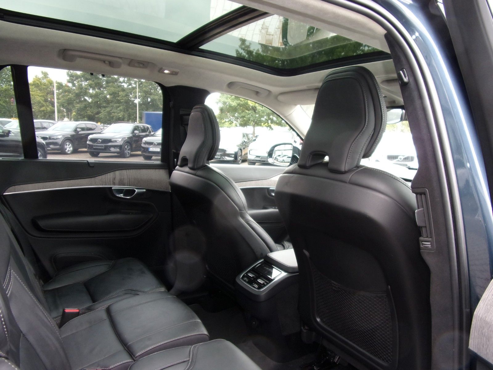 Volvo XC 90 B5 Ultimate Dark AWD - Samsaru's Car Outlet