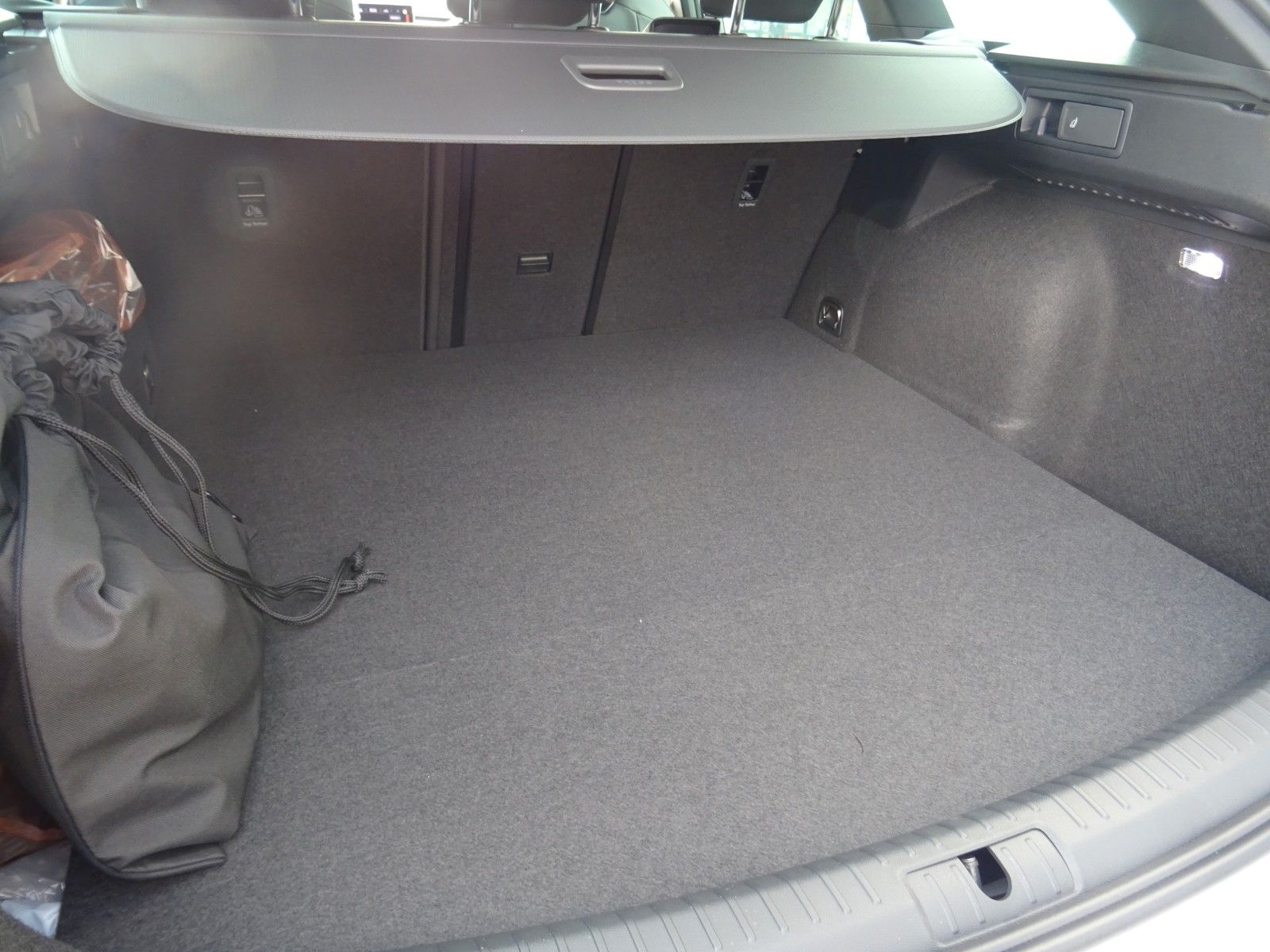 Cupra Leon Sportstourer VZ 1.4 e-HYBRID DSG - Samsaru's Car Outlet