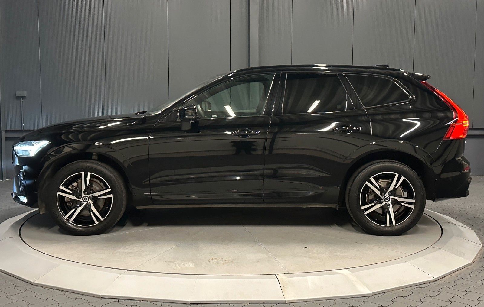 Volvo XC60 R-Design AWD *19Zoll*AHK*360°*Harman/Kardon