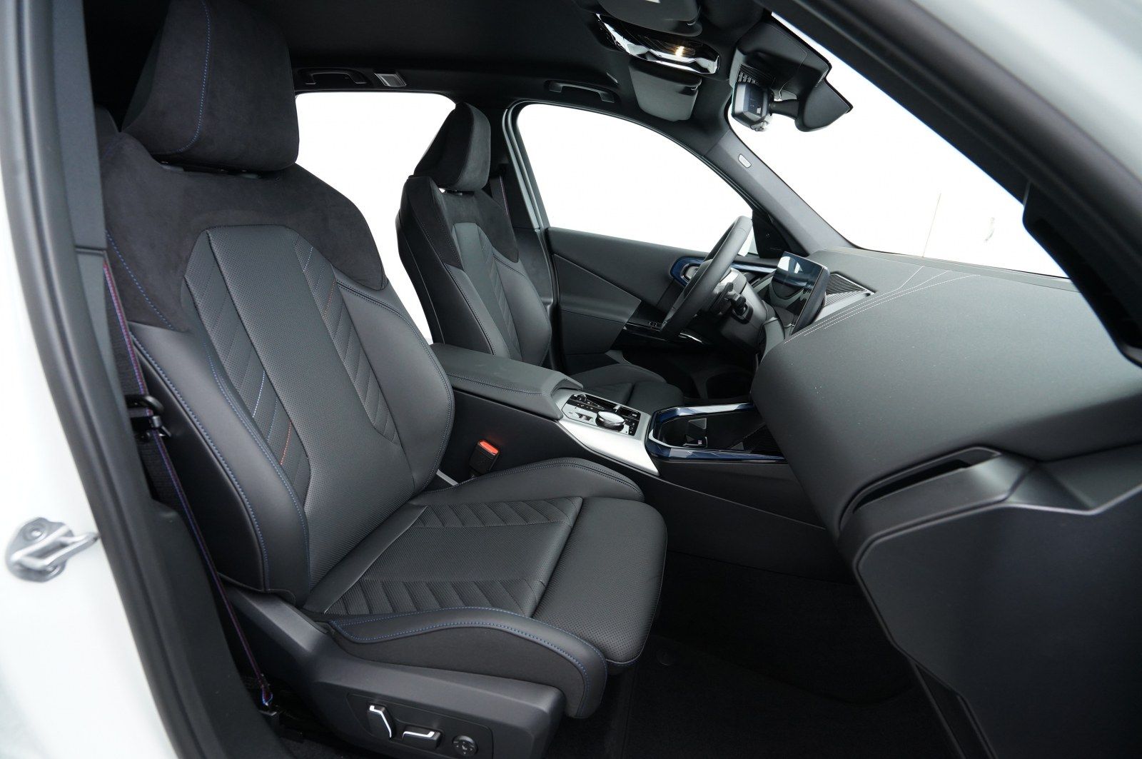 BMW X3 30e xDrive (M-Sport Navi LED AHK H/K Shz PDC)