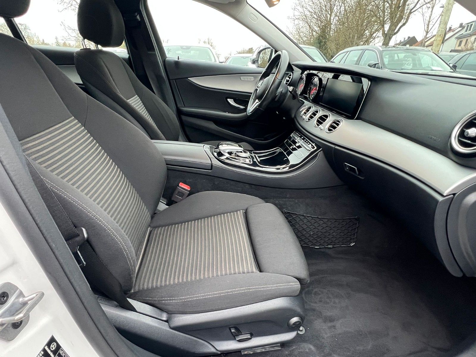Mercedes-Benz E -Klasse Lim. E 300 de - Samsaru's Car Outlet