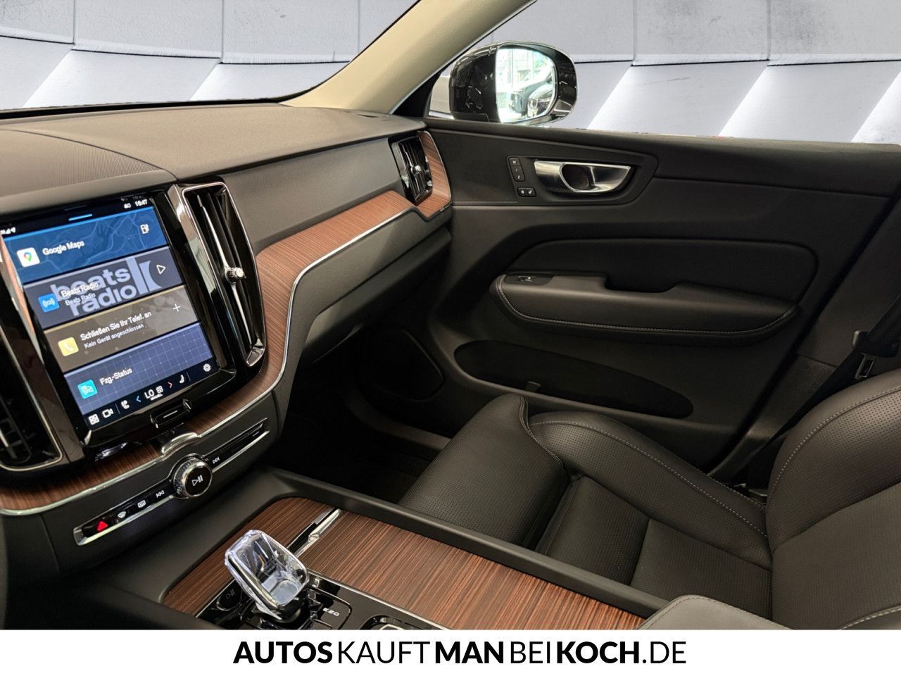 Volvo XC60 T6 Recharge AWD Plus Dark AHK PANO STDHz!