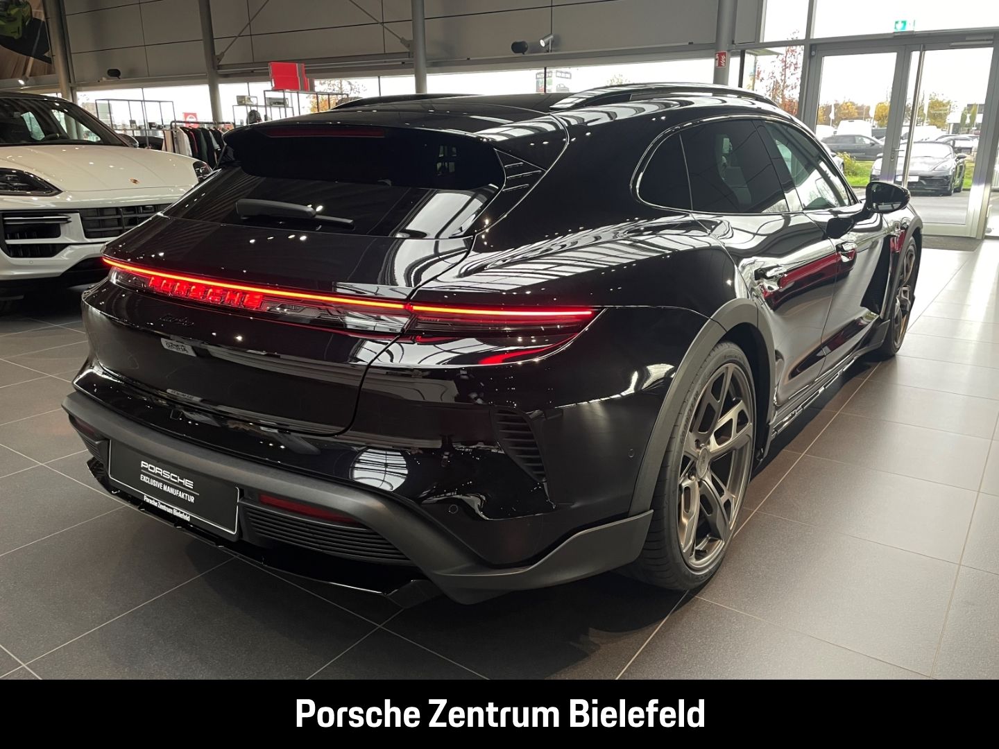 Porsche Taycan Turbo HA-Lenkung InnoDrive Sitzbelüftung