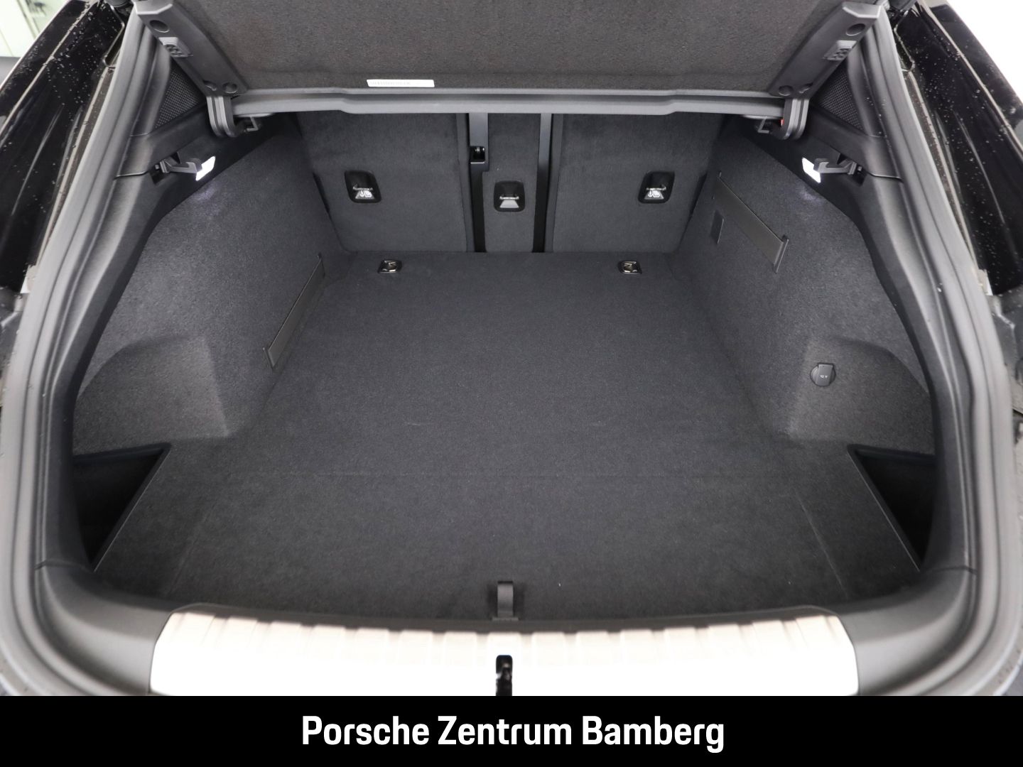 Porsche Taycan Sport Turismo/ Chrono/ BOSE/ Sitzbelüftun