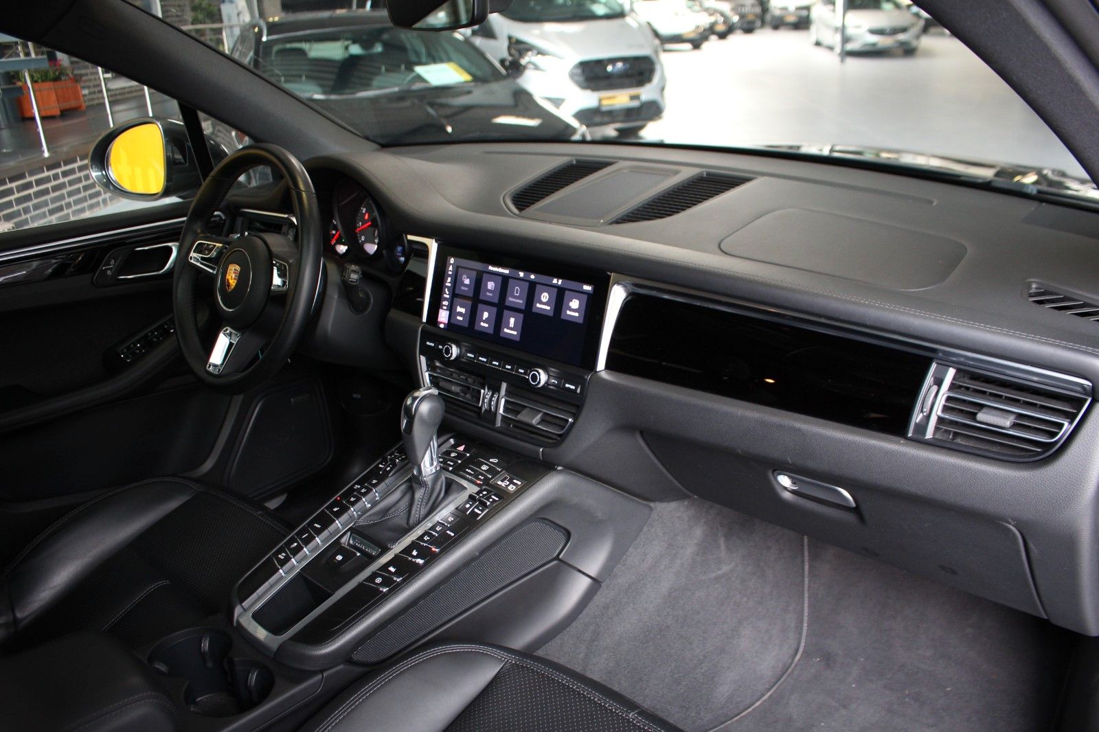 Porsche Macan S V6 Bi-Turbo PDK - Samsaru's Car Outlet