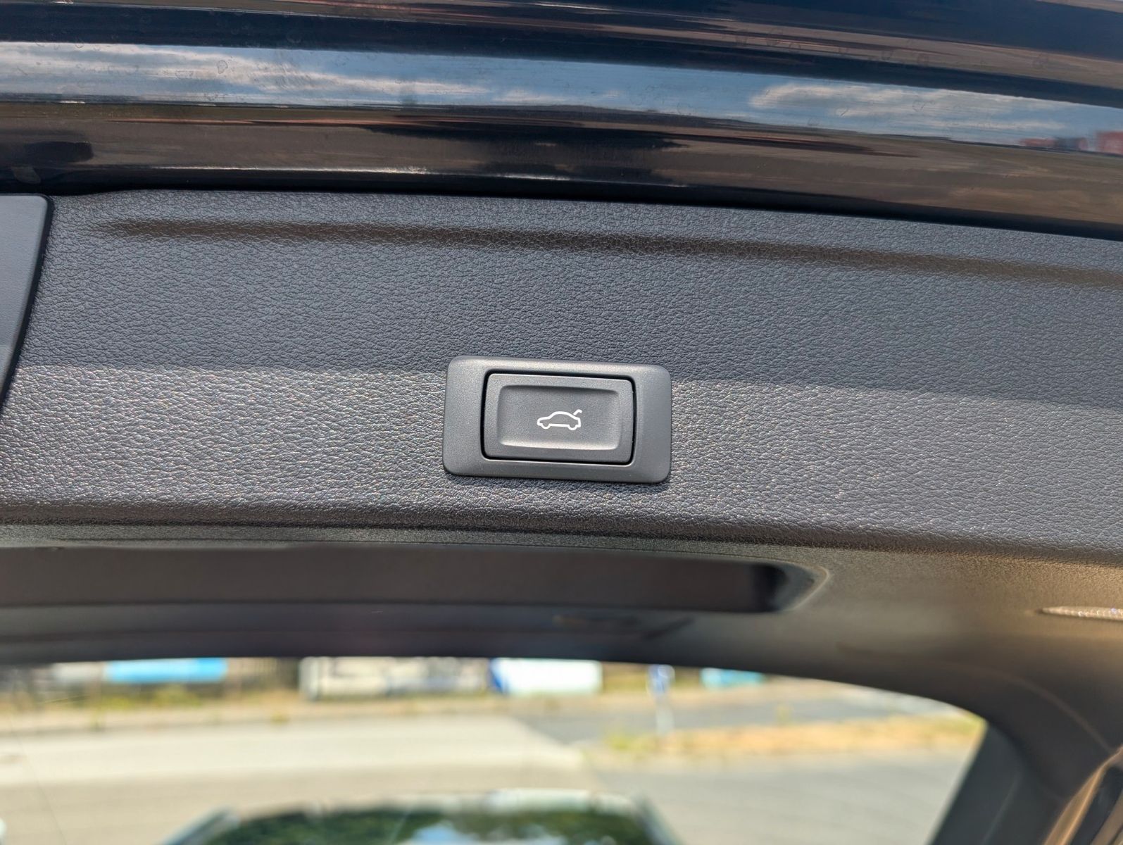 Audi A4 Avant 40 TFSI S line - Samsaru's Car Outlet