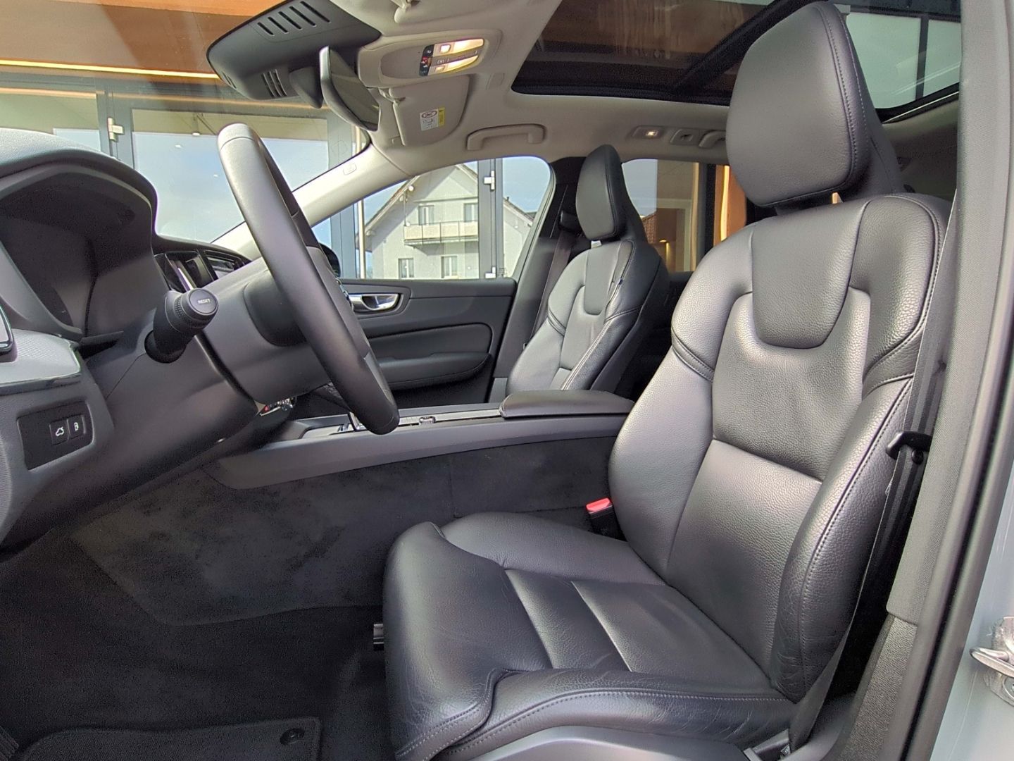 Volvo XC60 Plus Dark Recharge Plug-In Hybrid AWD T8 Tw