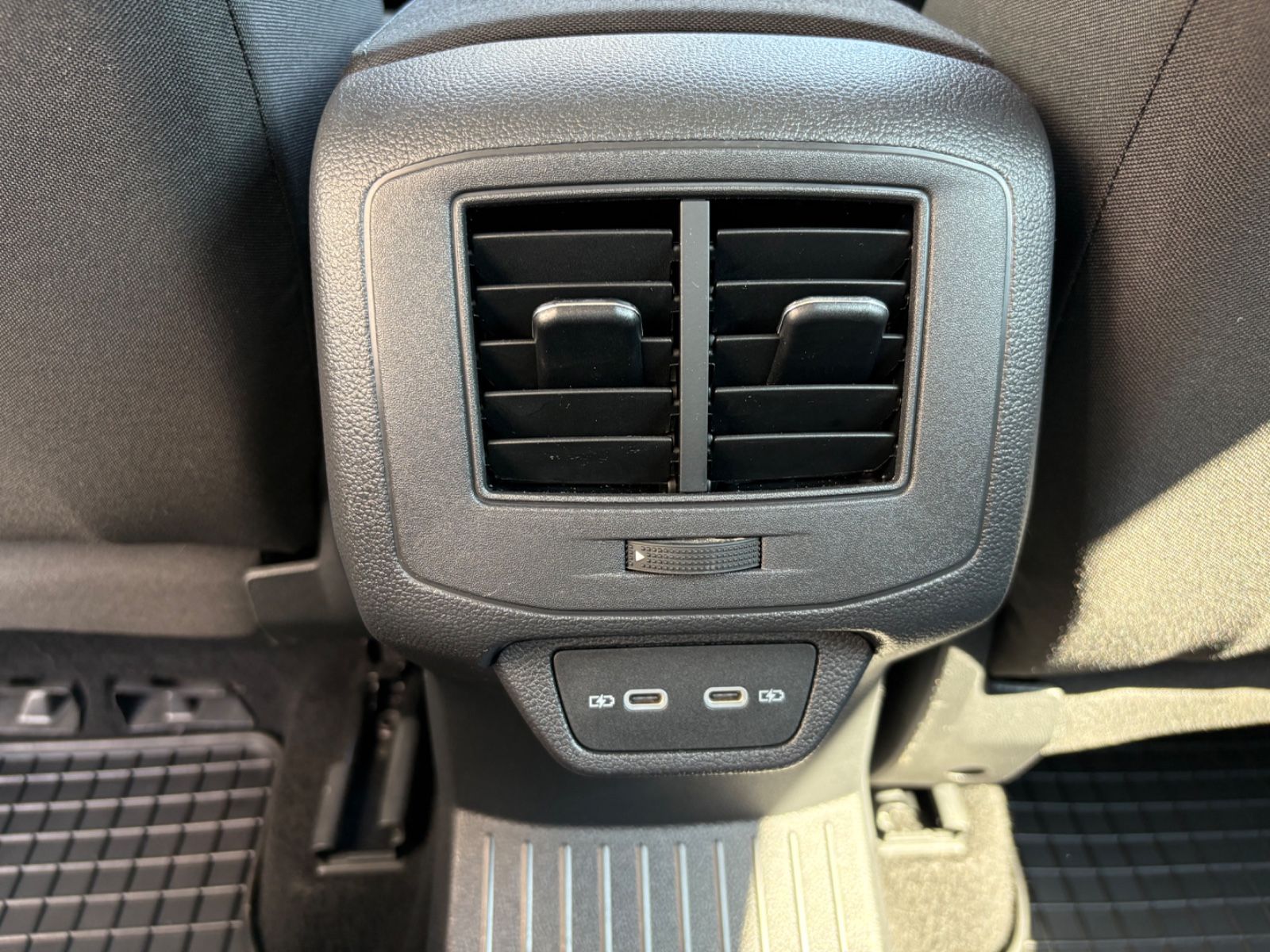 Volkswagen T-Roc - Samsaru's Car Outlet