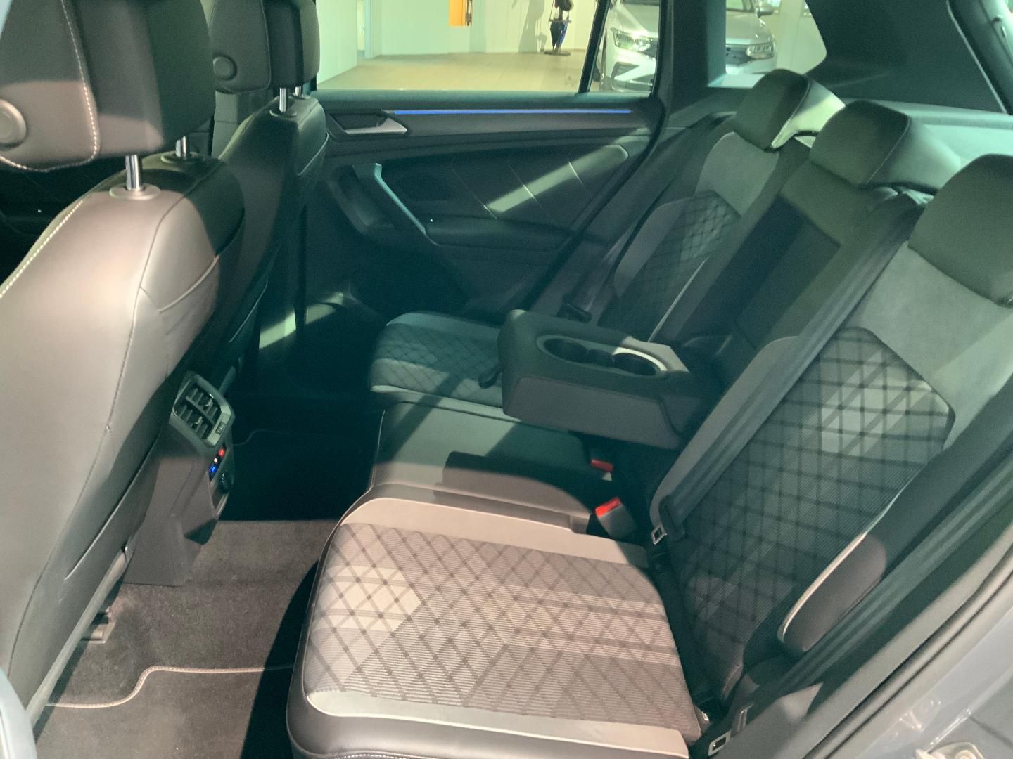 Volkswagen Tiguan R-Line 2.0 TSI DSG 4 Motion - Samsaru's Car Outlet