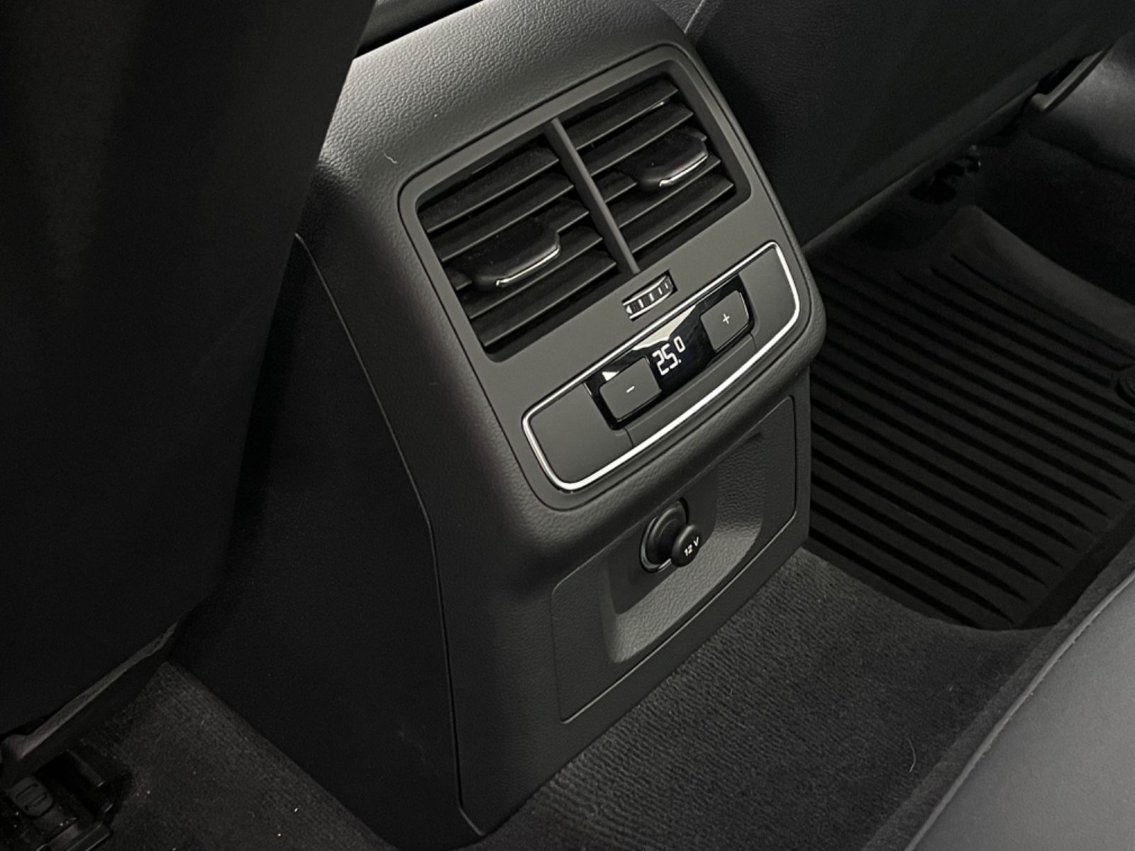 Audi A4 Lim. 40 TDI quattro advanced