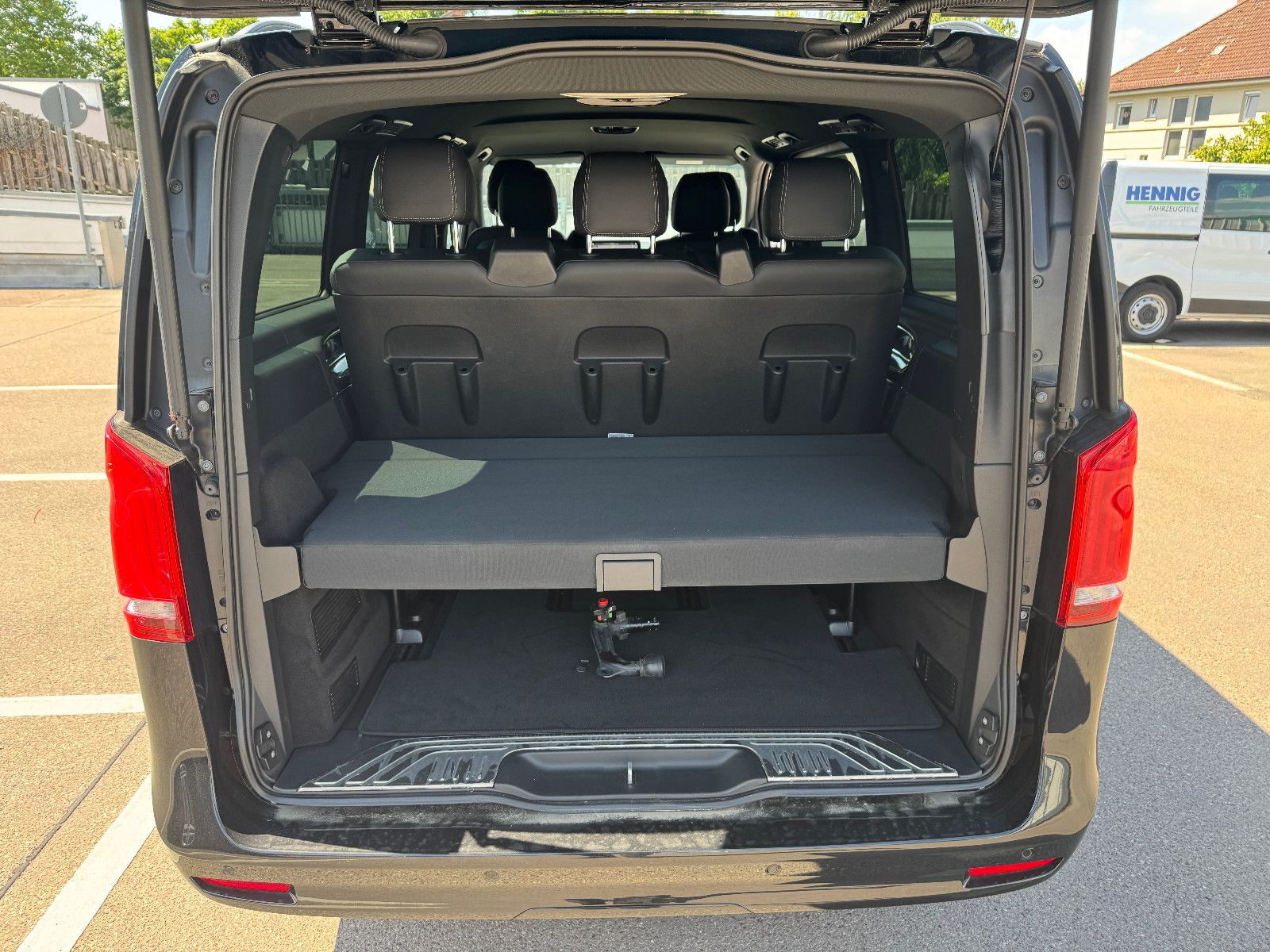 Mercedes-Benz V 220 d lang 4M - Samsaru's Car Outlet