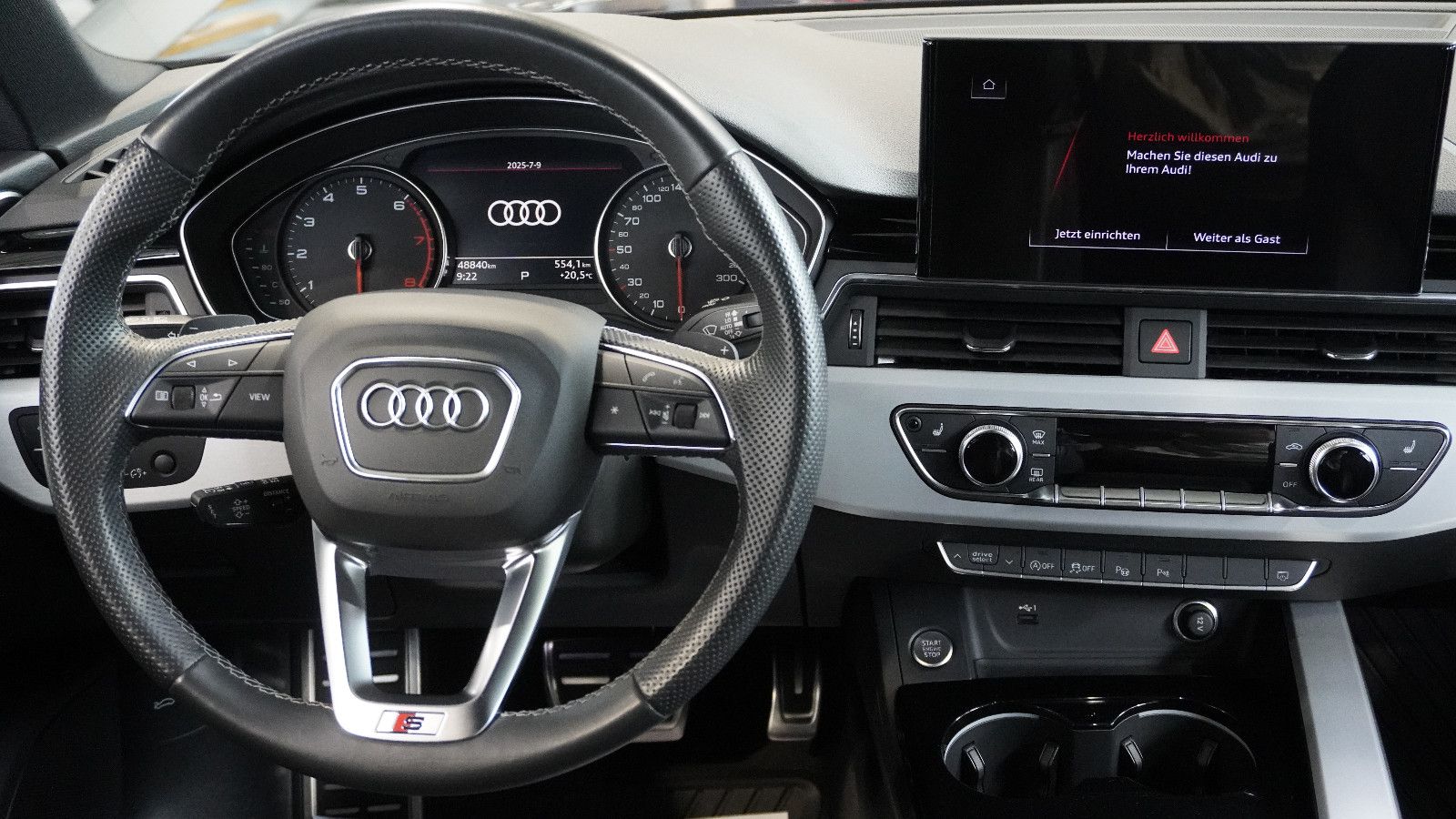 Audi A4 Avant 40 TFSI quattro S line - Samsaru's Car Outlet