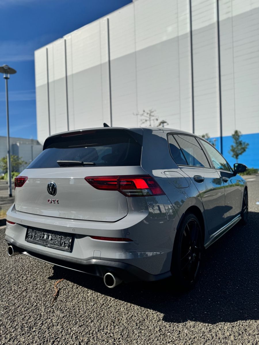 Volkswagen Golf GTI Black Style - Samsaru's Car Outlet