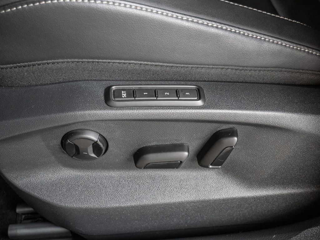 Volkswagen T-Roc black Style R-Line 2.0 TSI 4 Motion - Samsaru's Car Outlet