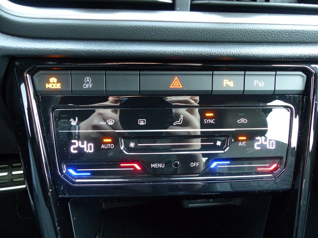 Volkswagen T-Roc 1.5 TSI DSG R-Line - Samsaru's Car Outlet