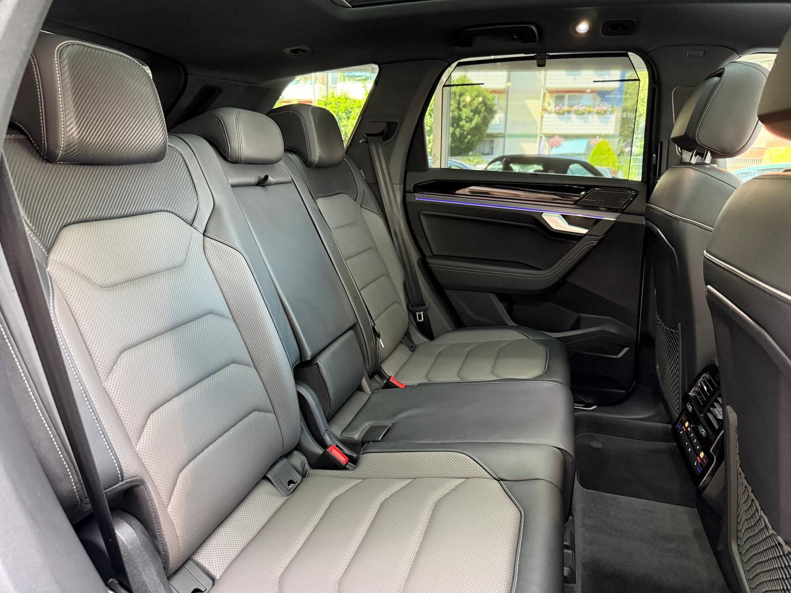 Volkswagen Touareg 3.0 TDI 4M R-Line Pano*HuD*StHzg*Massage