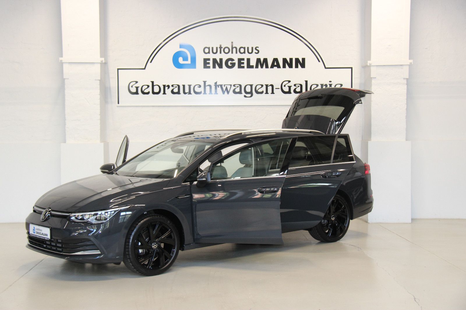 Volkswagen Golf 8 Var.Style 2.0 TDI DSG - Samsaru's Car Outlet