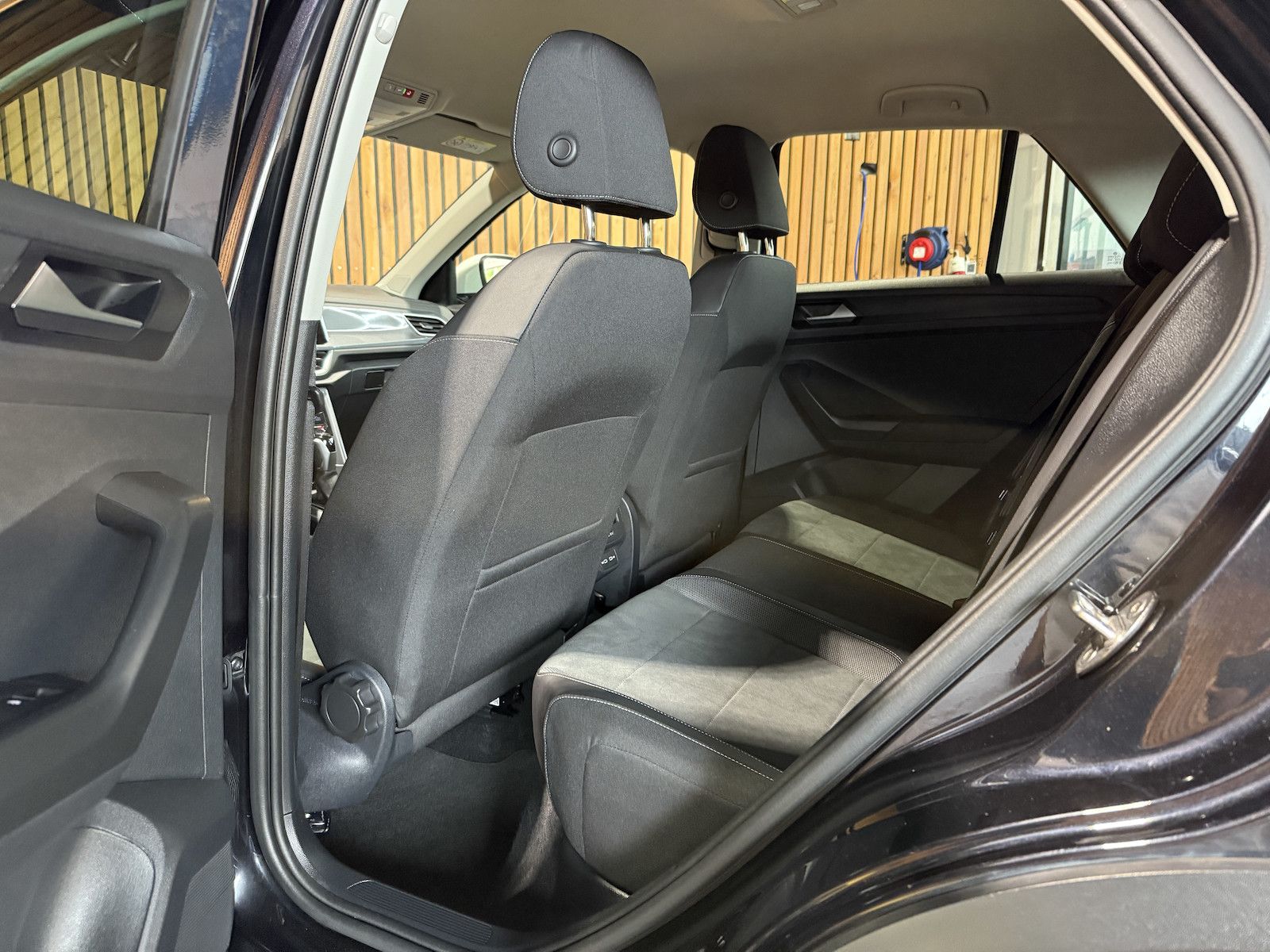 Volkswagen T-Roc 2.0 TDI Style - Samsaru's Car Outlet