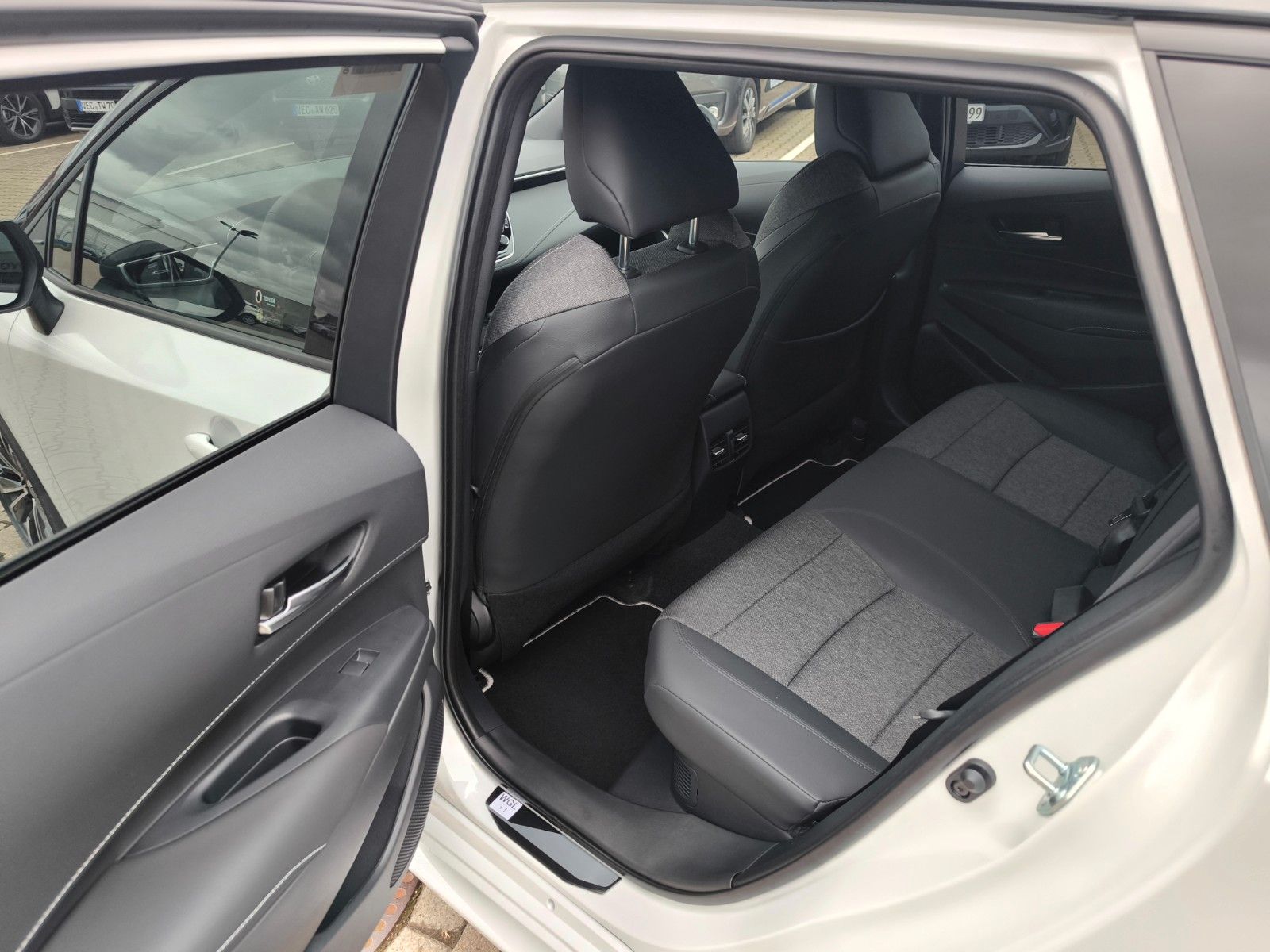 Toyota Corolla 2,0 Hybrid TS Finanzierung